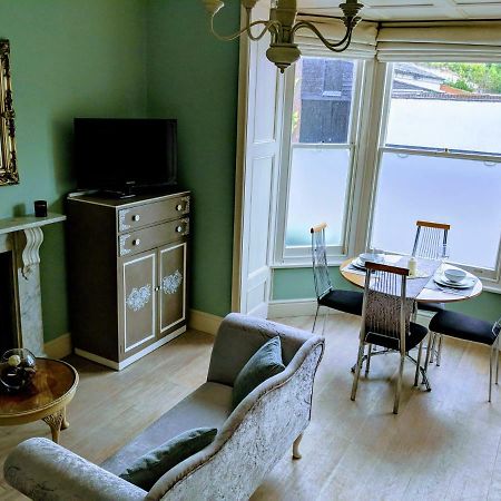 Beautiful One Bedroom Ground Floor Apartment With Parking エクセター エクステリア 写真