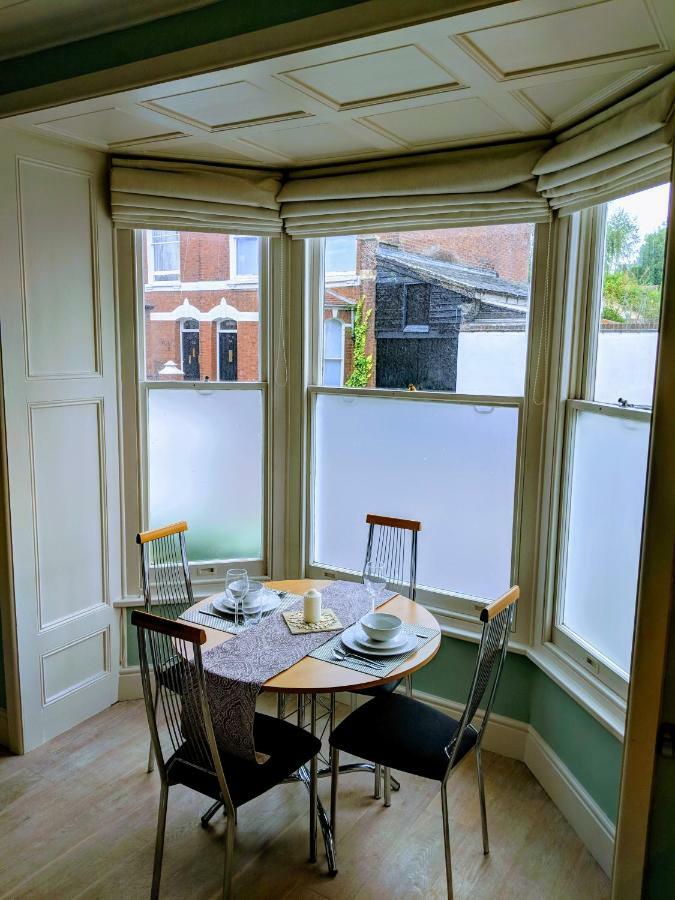 Beautiful One Bedroom Ground Floor Apartment With Parking エクセター エクステリア 写真